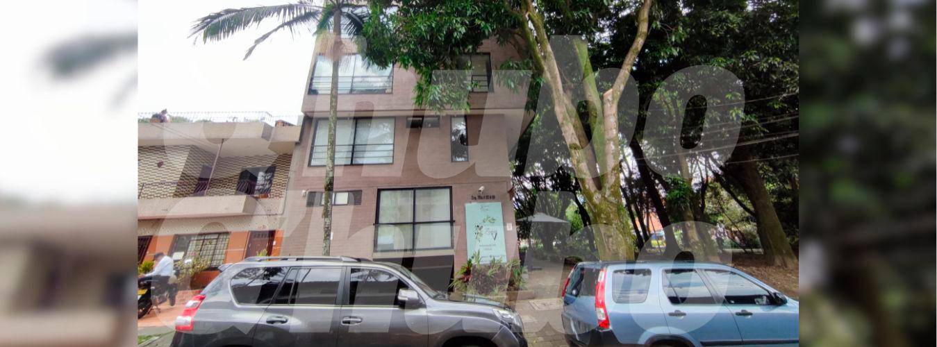 En este hotel ubicado en la carrera 75 con calle 32B, en Belén, encontraron muerto al estadounidense. /FOTO: ANDRÉS FERNANDO GARCÍA HERNÁNDEZ