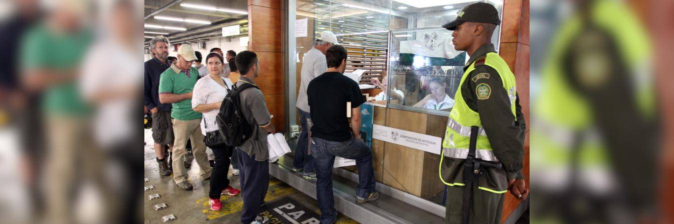 Pago del impuesto vehicular. FOTO: MANUEL SALDARRIAGA 