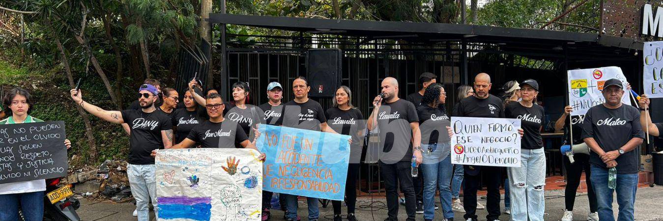 Padres y allegados de jóvenes fallecidos y sobrevivientes. FOTO: FAISURY SÁNCHEZ 