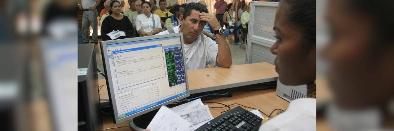 Pago de impuestos. FOTO: HERNÁN VANEGAS OCHOA