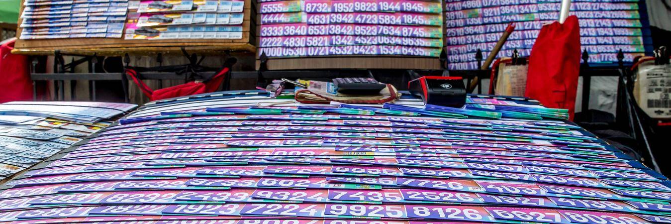 Venta de loterías en Medellín. FOTO: JUAN ANTONIO SÁNCHEZ