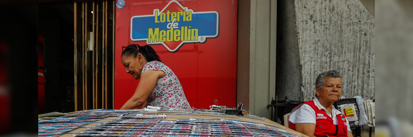 Venta de loterías en Medellín. /FOTO: ARCHIVO