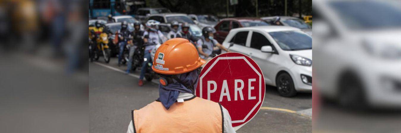 Si va a salir en su vehículo revise primero las vías para que algún cierre no lo coja por sorpresa. FOTO: ARCHIVO - EDWIN BUSTAMANTE