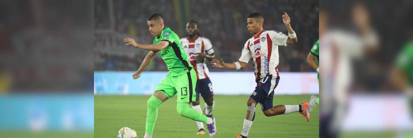 El juego en el Metropolitano estuvo emocionante entre los dos máximos candidatos para clasificar a la final, pero Junior le arrebató a Nacional el punto que tenía agarrado. FOTO: COLPRENSA