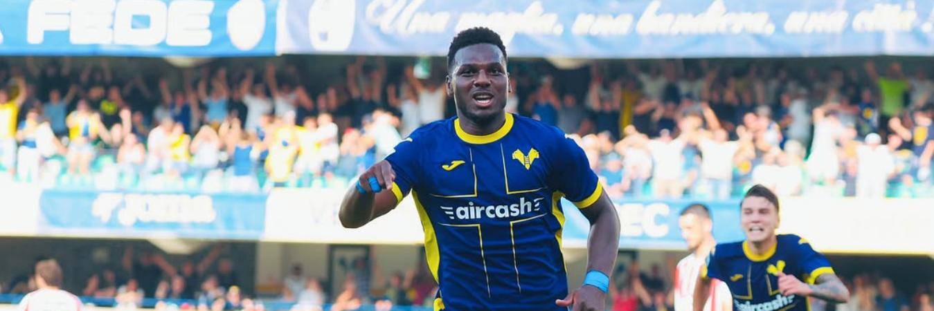 El futbolista colombiano Daniel Mosquera, quien milita en Hellas Verona de Italia. FOTO: IG DANIEL21MOSQUERA