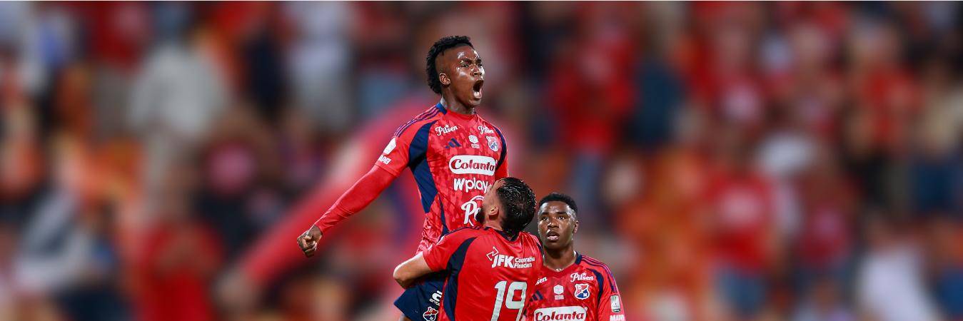 De izquierda a derecha José Ortiz (24), Francisco Fydriszewski (19) y John Montaño (20). FOTO: MANUEL SALDARRIAGA