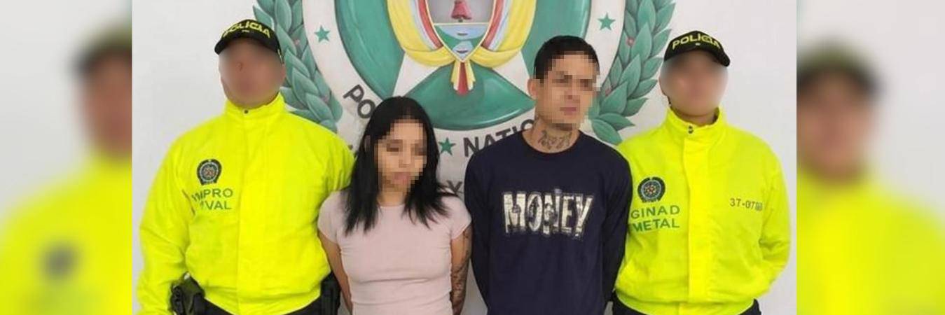 Esta es la pareja que las autoridades capturaron por el presunto caso de maltrato a niño de 2 años. FOTO: POLICÍA METROPOLITANA