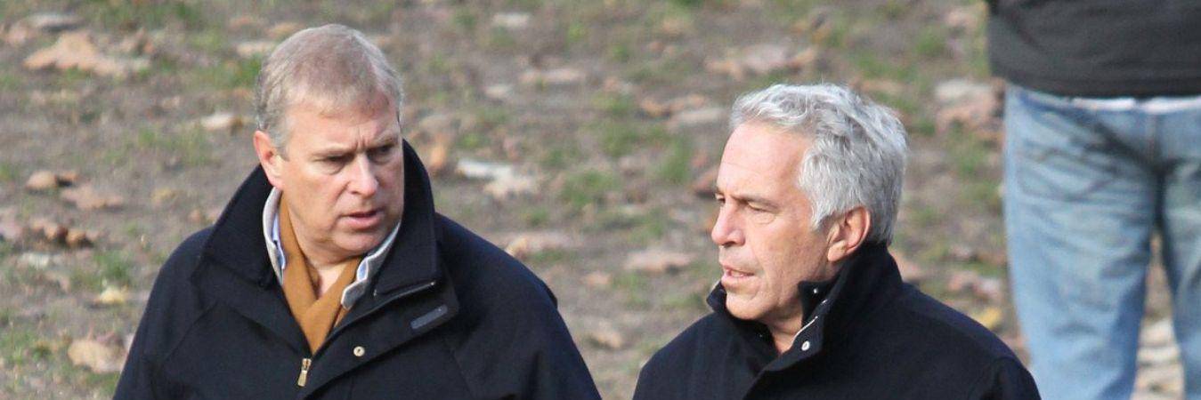 El hijo de la reina Isabel II habría enviado información confidencial a Jeffrey Epstein. FOTO: X @NYPOST