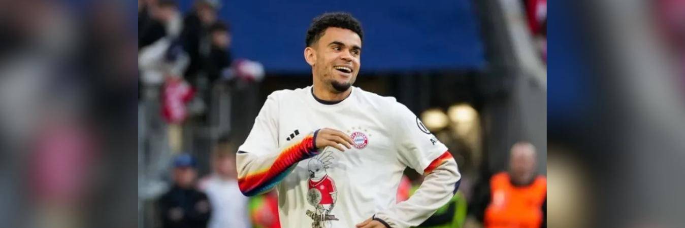 El colombiano Luis Díaz celebra su segundo título de Bundesliga. FOTO: @BUNDESLIGAES