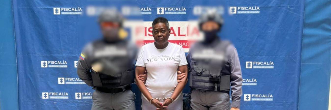Maria Adelina Cárdenas tras ser capturada en un operativo liderado por la Fiscalía. FOTO: FISCALÍA GENERAL DE LA NACIÓN