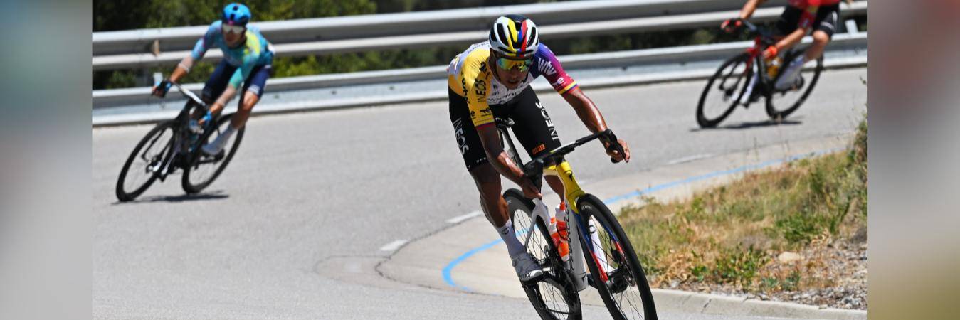 El ciclista colombiano Egan Bernal. FOTO: @NETCOMPANYINEOS