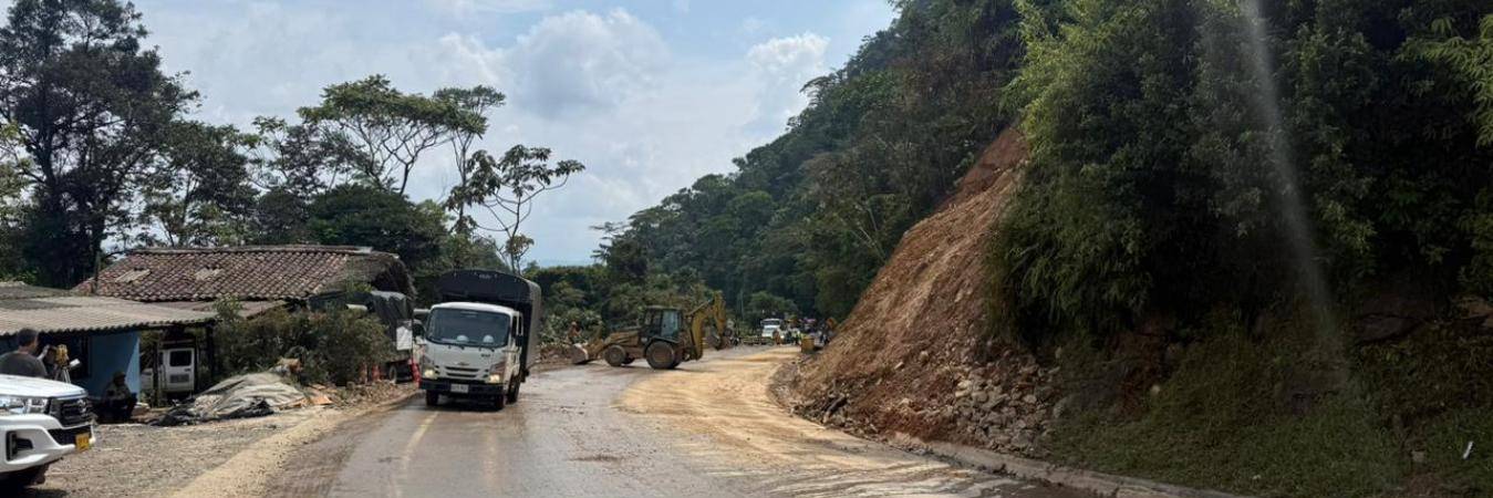 Apertura de la autopista Medellín-Bogotá a la altura de San Luis. FOTO: @InviasOficial