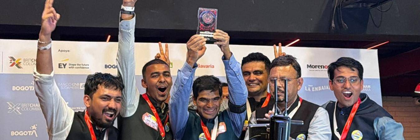 Delegación de la India celebrando el triunfo. FOTO: EMBAJADA DE LA INDIA EN COLOMBIA
