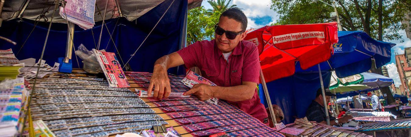 Venta de loterías. FOTO: CAMILO SUÁREZ