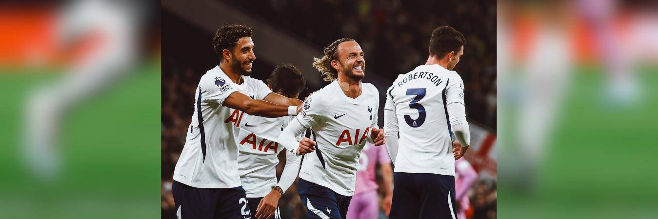 De izquierda a derecha: Omar Marmoush, James Maddison y Robertson, jugadores del Tottenham de Inglaterra. FOTO: IG SPURSOFICIAL