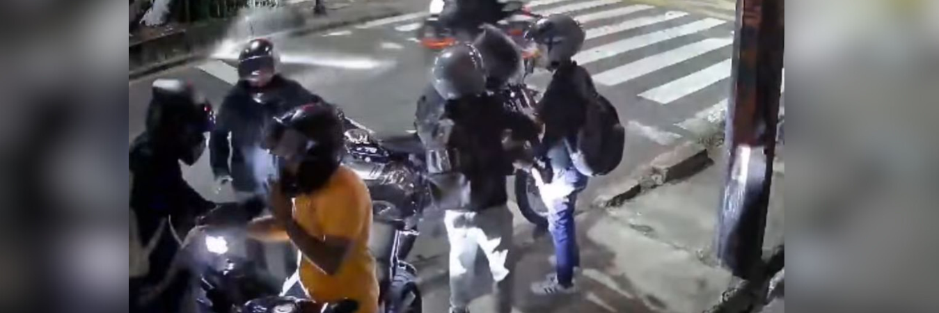 Los ladrones se movilizaban en 4 motos. / FOTO: CAPTURA VIDEO MI BELLO ES BELLO