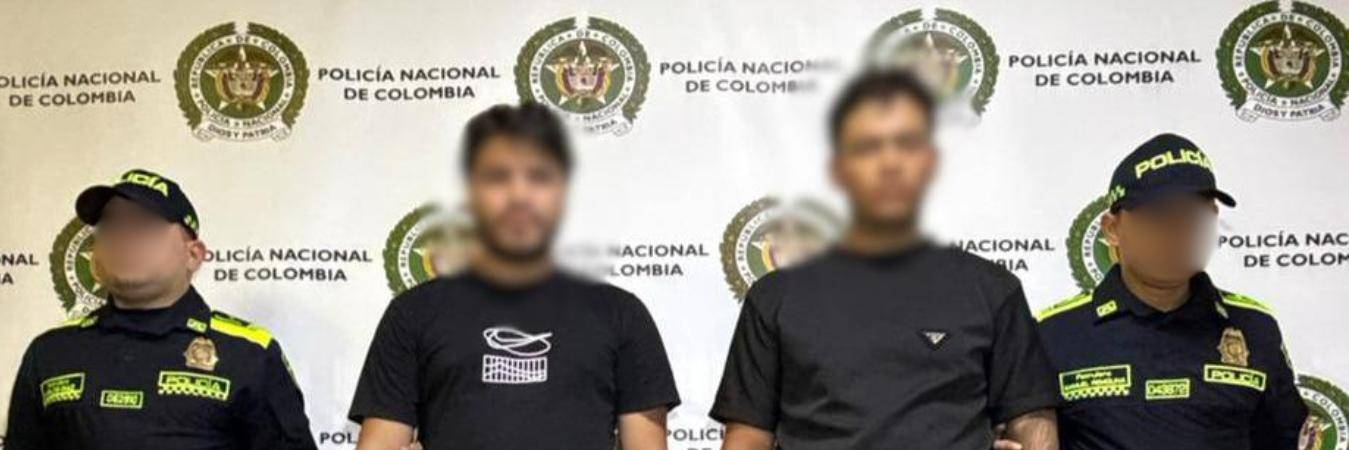 Captura de Sebastián Sánchez y Jhon Esneider Muñoz, vinculados a cinco hurtos en Medellín. FOTO: POLICÍA METROPOLITANA VALLE DE ABURRÁ 