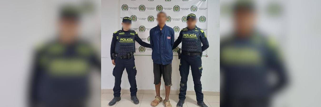 El presunto asesino tras ser capturado en Coveñas. FOTO: POLICÍA NACIONAL
