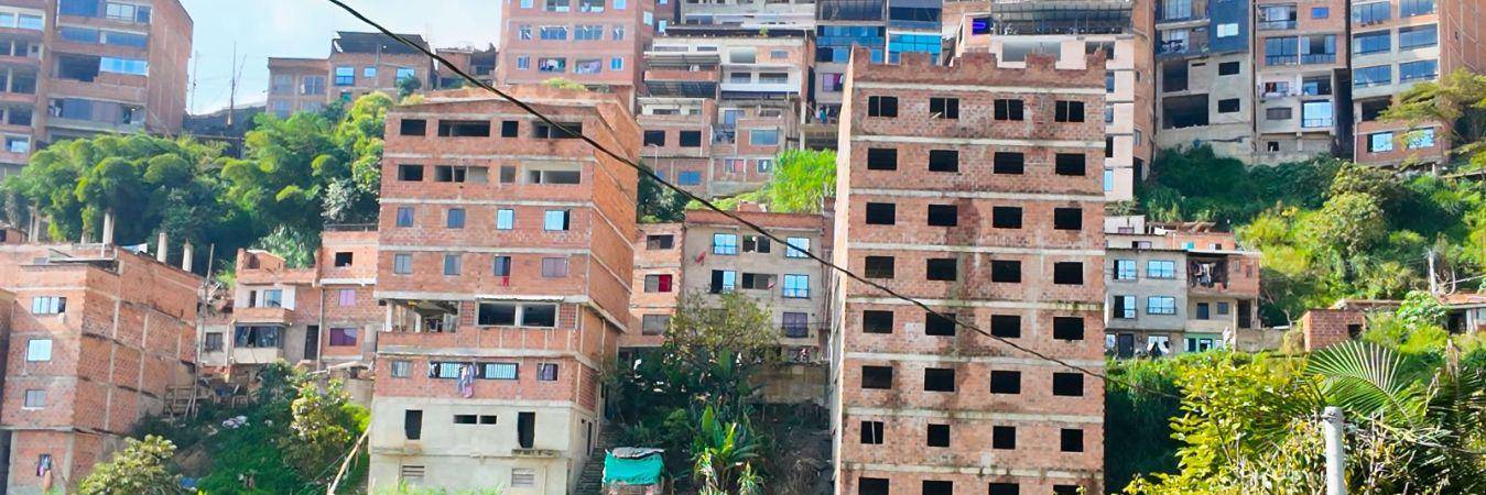 Obras ilegales en el cerro de Las Tres Cruces. FOTO: ALCALDÍA DE MEDELLÍN