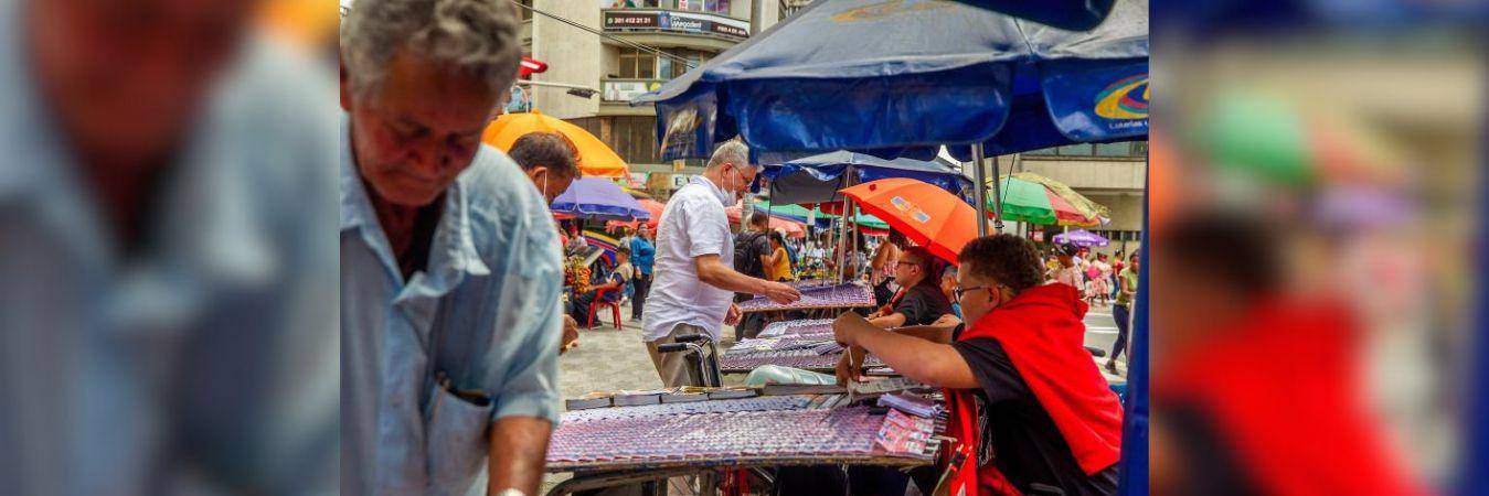 Venta de loterías y chances en Medellín. FOTO: ARCHIVO - CAMILO SUÁREZ