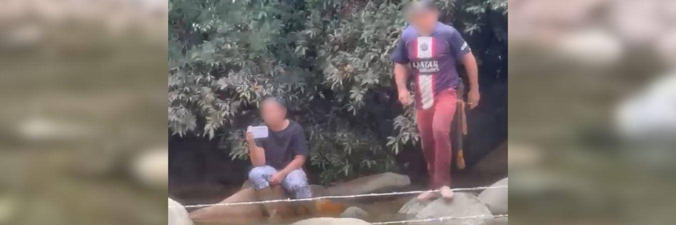 De acuerdo con los videos de las denuncias, estas dos personas estarían detrás del cerramiento. FOTO: MI ORIENTE