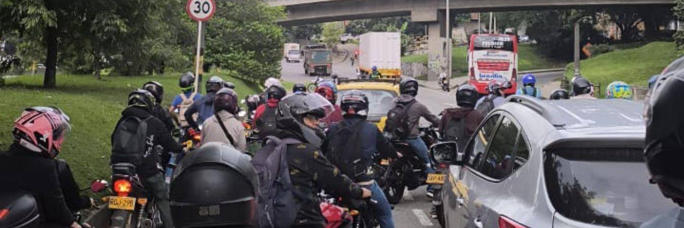 Mientras las autoridades realizaban las labores judiciales, la Regional tuvo cierre temporal. / FOTO: DENUNCIAS ANTIOQUIA