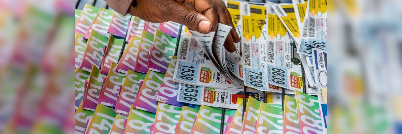 Venta de loterías en Medellín. FOTO: JUAN ANTONIO SÁNCHEZ 