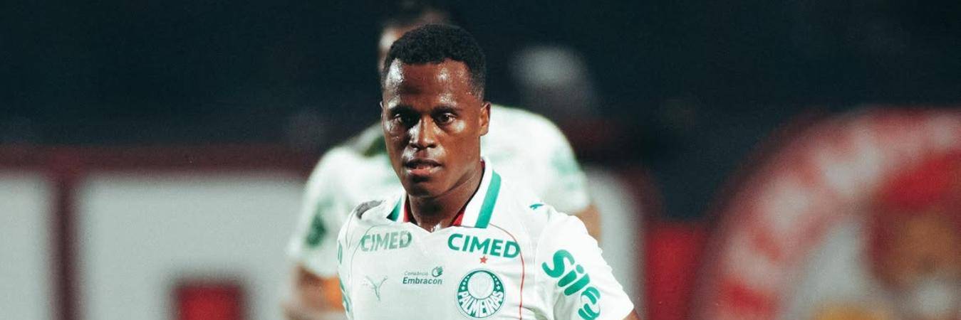 El colombiano Jhon Arias marcó y asistió en la goleada del Palmeiras al Vitória. FOTO: @JHONARIASA