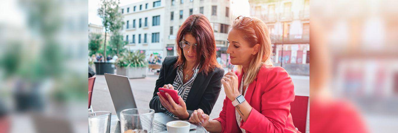 No se desanime por la edad, el tener más de 50 años no es impedimento para hacer un buen trabajo. Siga recomendaciones de expertos y postúlese sin miedo que puede conseguir el empleo que busca. /FOTO: CANVA