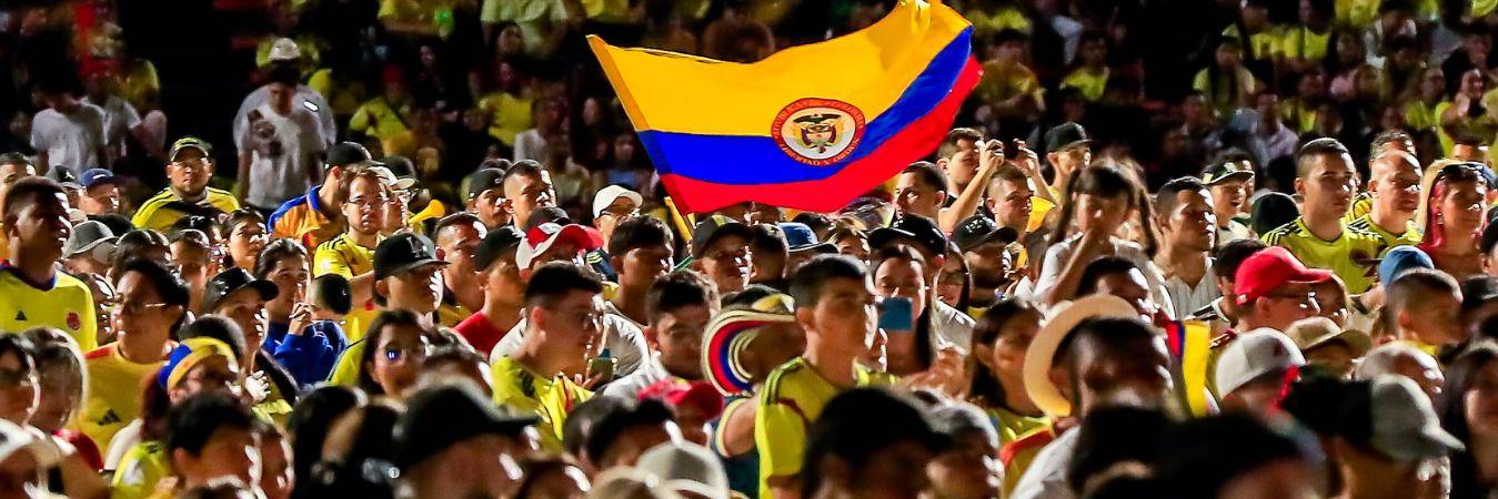 Colombianos observando un partido de la Selección Colombia. FOTO: ARCHIVO - JAIME PÉREZ