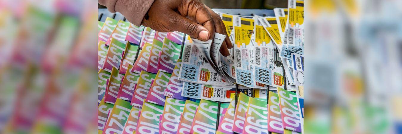 Venta de loterías en Medellín. FOTO: JUAN ANTONIO SÁNCHEZ