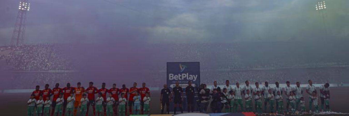La salida del equipo, organizada por los hinchas para adornar la final de Copa Colombia, le costó sanciones al equipo. FOTO: MANUEL SALDARRIAGA