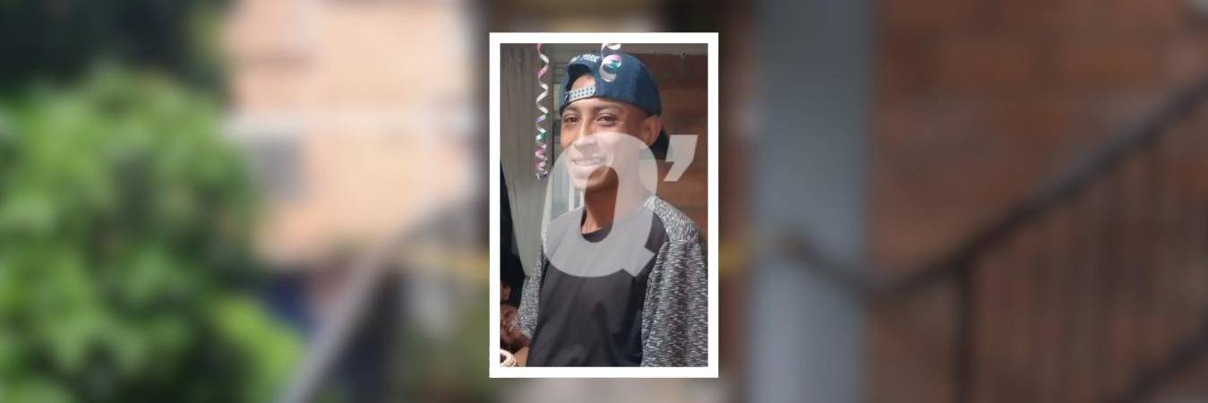 David Santiago Arenas Osorio (foto detalle) fue encontrado sin vida dentro de su apartamento en el barrio Villa del Socorro. FOTOS: GUILLERMO OSPINA MUÑOZ Y CORTESÍA