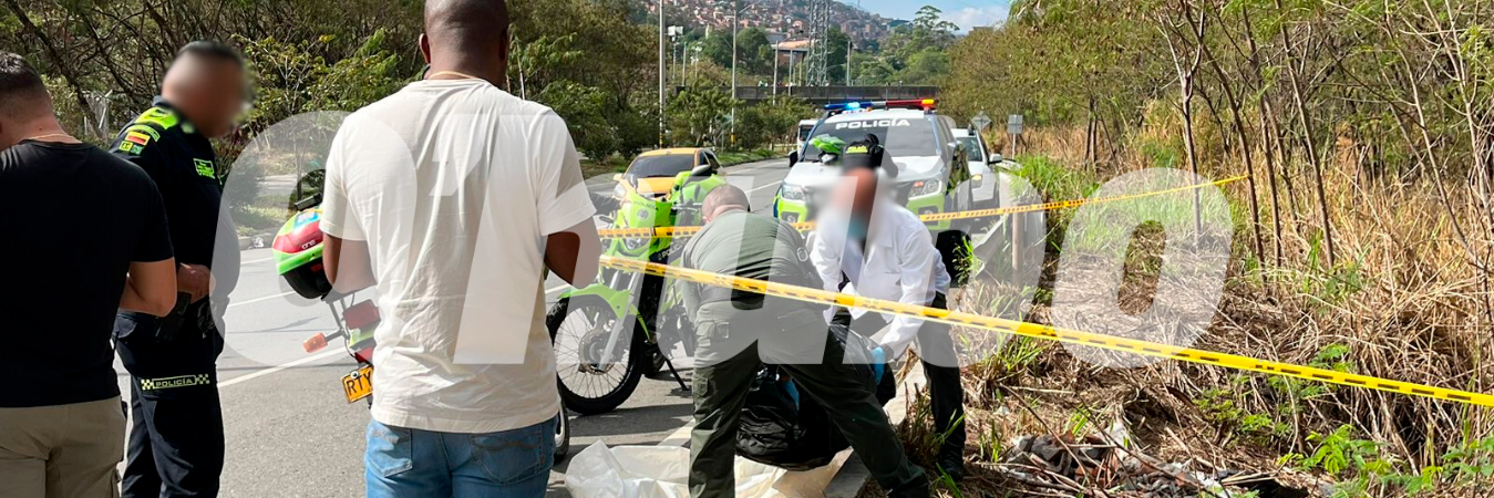 El levantamiento del cuerpo fue realizado por agentes de la Sijín de la Policía. /FOTO: ANDRÉS FELIPE OSORIO GARCÍA