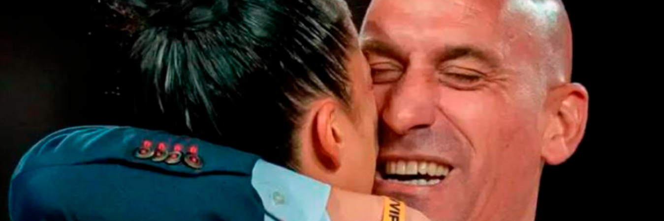 Beso de Luis Rubiales a Jenni Hermoso. /FOTO: EFE 