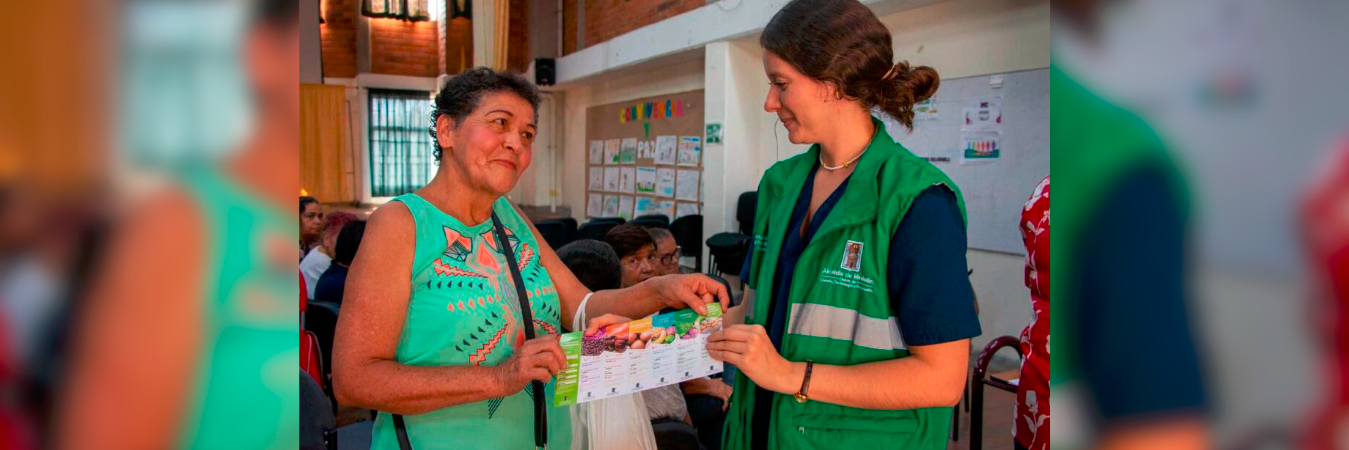 Con los bonos las personas podrán comprar granos, verduras y frutas, entre otros productos. /FOTO: ALCALDÍA DE MEDELLÍN