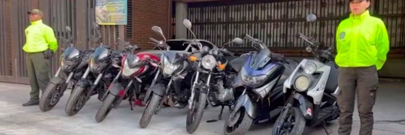 Motos recuperadas en una vivienda, en Manrique, en la que almacenaban automotores hurtados. /FOTO: CORTESÍA POLICÍA NACIONAL