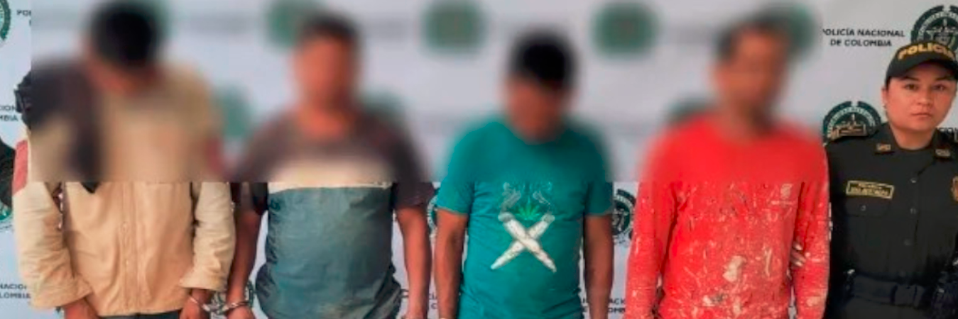 Los capturados serían, presuntamente, los responsables de los incendios y del loteo ilegal en el cerro Quitasol de Bello. /FOTO: POLICÍA