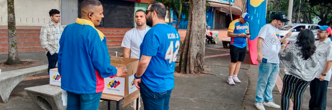 En Medellín se estableció un puesto de votación para población venezolana. /FOTO: SEBASTIÁN AGUIRRE