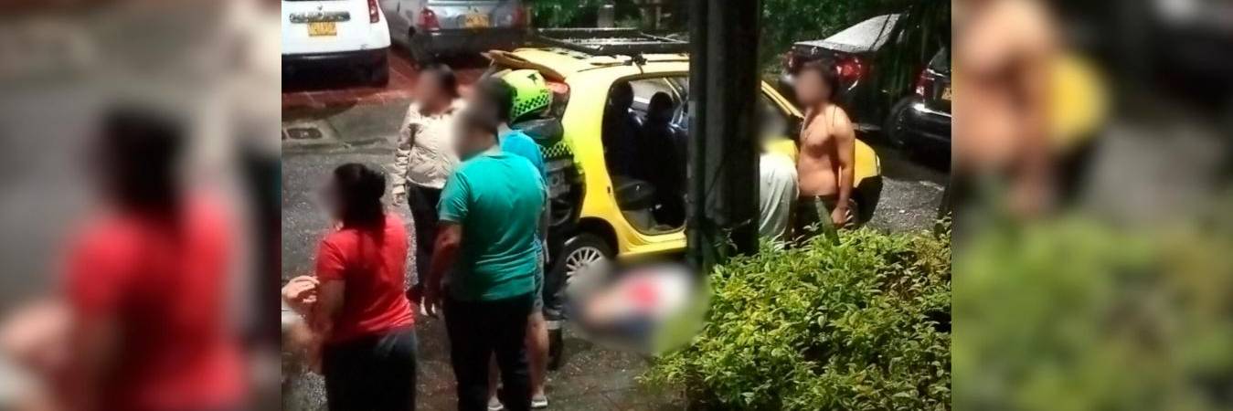 El taxista vayó malherido a un lado de su vehículo. /FOTO: CORTESÍA