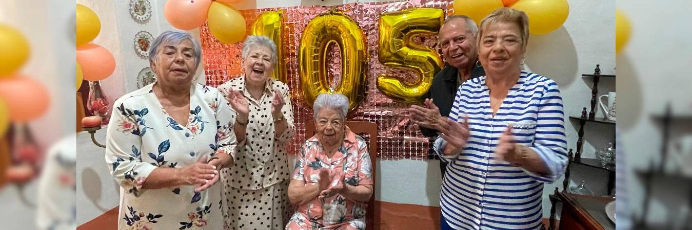 Ella cree que el secreto para vivir tantos años es estar tranquila. Su familia le cantó varias veces el cumpleaños. /FOTOS: JAIDER ESCOBAR BUITRAGO