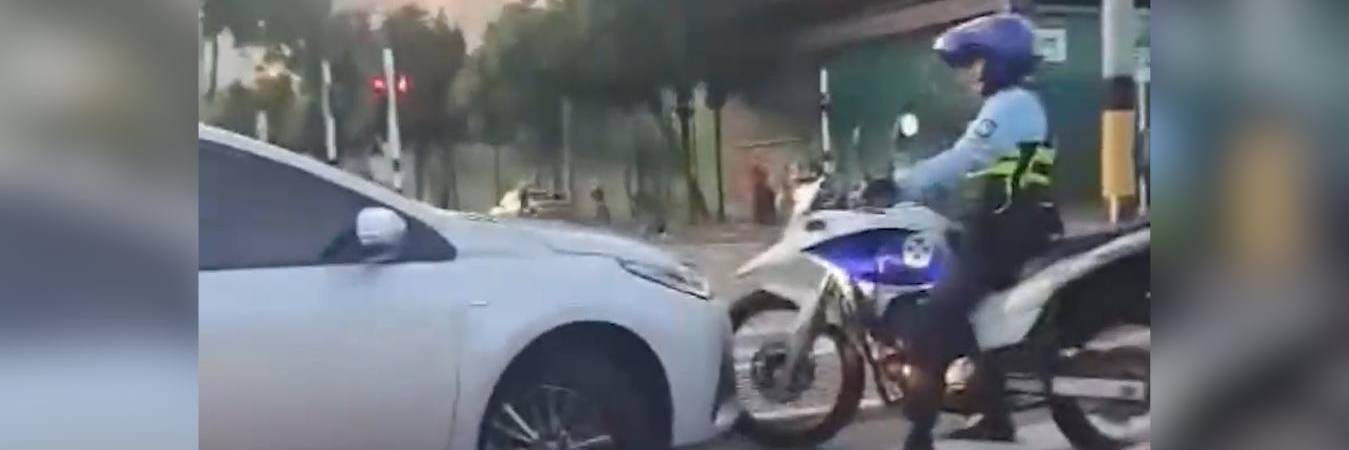 El conductor también invadió varias zonas peatonales. FOTO: TOMADA DE VIDEO