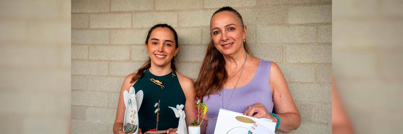 Mónica María Henao Mejía lidera este emprendimiento, con el acompañamiento de su hija Catalina. /FOTO: CARLOS VELÁSQUEZ