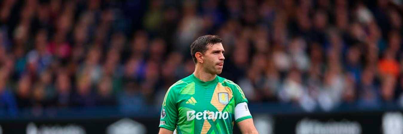 El argentino ha tenido varios comportamientos antideportivos mientras viste los colores de la Albiceleste. /FOTO: @EMI_MARTINEZ26