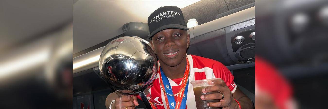 Edwuin Cetré campeón con Estudiantes. FOTO: @EDWINCETREOFICIAL