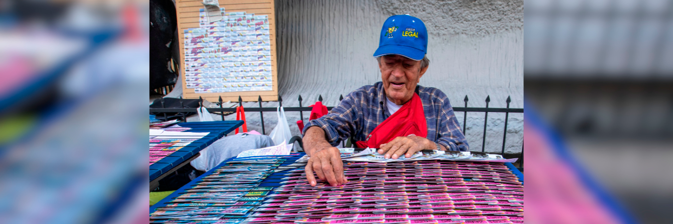 Venta de lotería en Medellín. /ARCHIVO. 