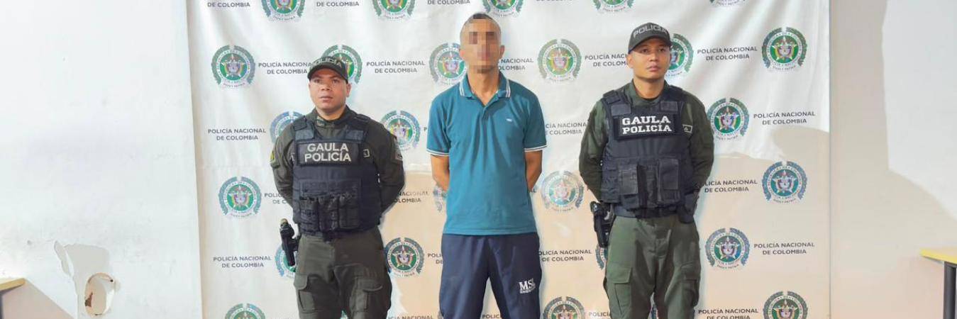 Este hombre fue capturado por el delito de extorsión agravada. FOTO: CORTESÍA POLICÍA METROPOLITANA