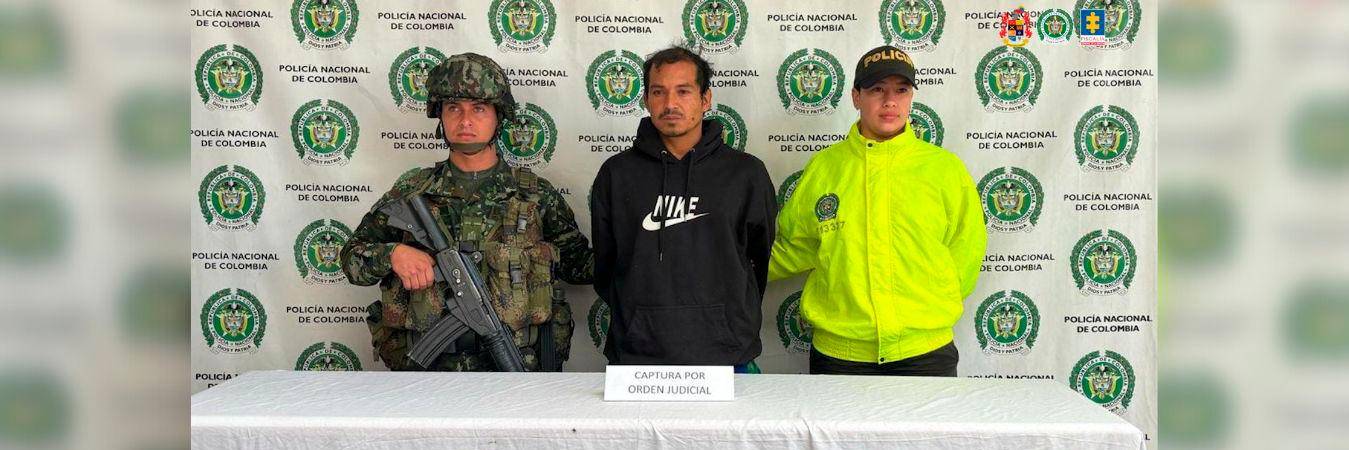 Momento de la captura de Álvaro de Jesús Ospina Vargas, de 36 años. /FOTO: CORTESÍA FISCALÍA 