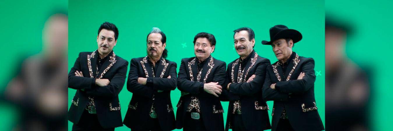 De izquierda a derecha: Luis Hernández, bajista; Hernán Hernández, bajista y vocalista; Óscar Lara, baterista; Eduardo Hernández, acordeonero y saxofonista; y Jorge Hernández, vocalista y acordeonero. /FOTOS: CORTESÍA