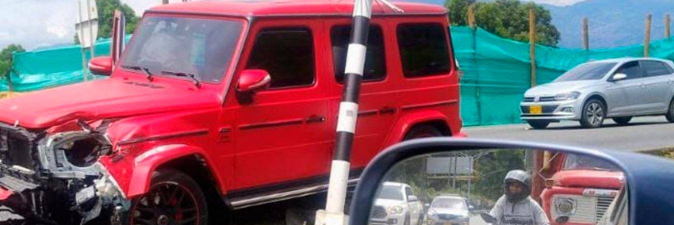 Quienes pasaban por el lugar reportaron el accidente. /FOTO: CORTESÍA DENUNCIAS ANTIOQUIA 